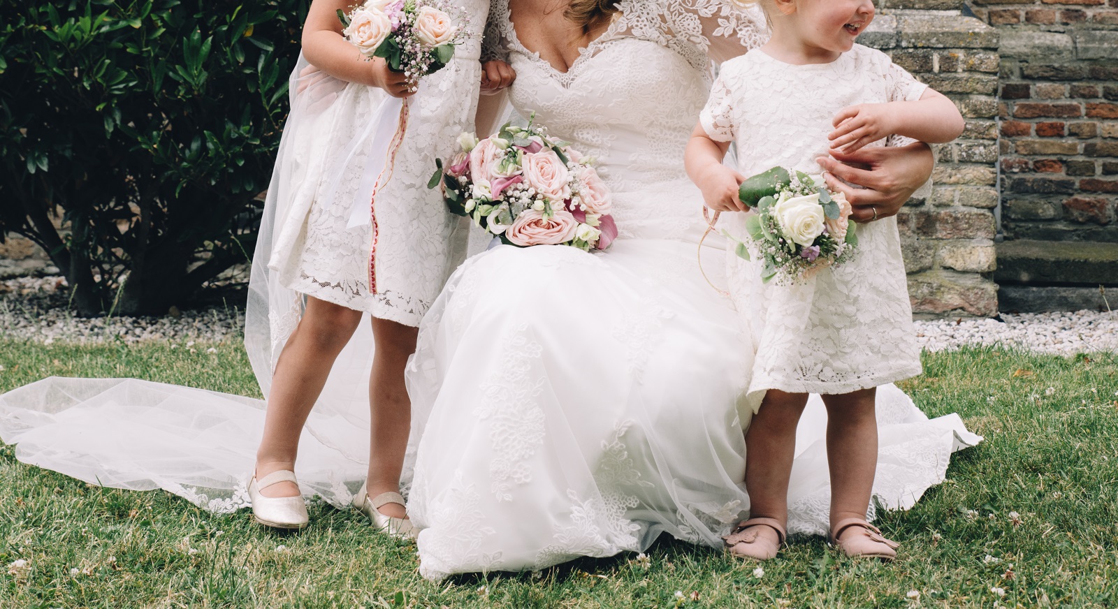 verlegen Opvoeding warmte Bruidskinderen bruidsmeisjes bloemen bruidsmeisje boeket - Bruidsboeket |  Locatiebloemwerk | corsages | trouwboog | prieeltje