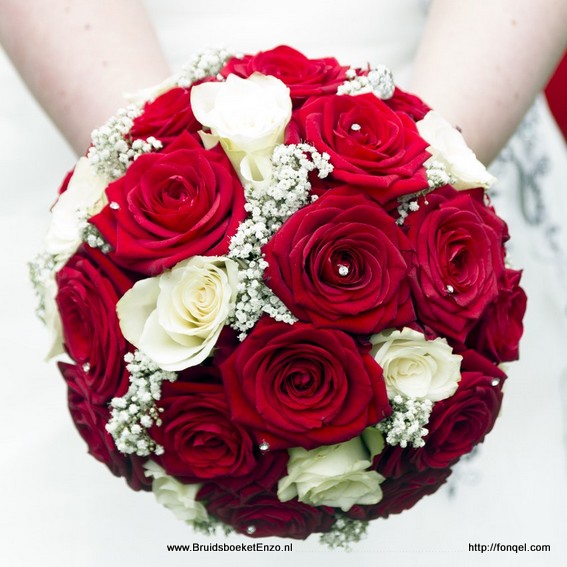 Wonderbaar bruidsboeket_rode_rozen_DenHaag - Bruidsboeket | Locatiebloemwerk AF-77