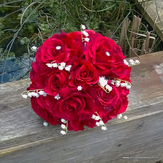 Welp bruidsboeket rode rozen zijde - Bruidsboeket | Locatiebloemwerk RU-62