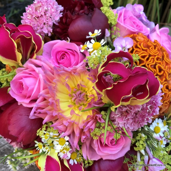 Bruidsboeket | Locatiebloemwerk | corsages | trouwboog | prieeltje