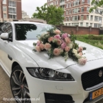 Autobloemstuk druppelmodel- sweet avalanche roos en pioenroos Autobloemen