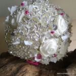 Bruidsboeket broches roze wit Bruidsboeket broches roze wit