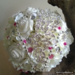 Bruidsboeket broches roze wit roosjes Bruidsboeket broches roze wit roosjes