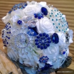Bruidsboeket broches wit blauw zilver hortensia roosjes Bruidsboeket broches wit blauw zilver hortensia roosjes
