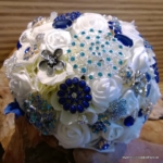 Bruidsboeket broches wit blauw zilver hortensia roosjes zijde Bruidsboeket broches wit blauw zilver hortensia roosjes zijde