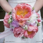 Bruidsboeket koraal kleruig, roze, perzik pioenrozen Bruidsboeket coral roze perzik pioenrozen Den Haag