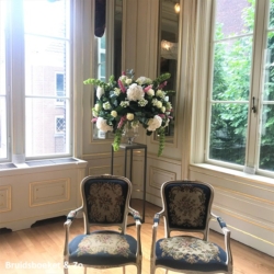 Prachtig op de achtergrond tijdens de ceremonie. Met o.a hortensia rozen Escher museum