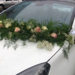 Trouwauto guirlande wit roze rozen gipskruid Trouwauto guirlande wit roze rozen gipskruid