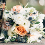 bruidsboeket bridalbouquet pezik peach olijf ranonkel rozen wit blauw malou von baumhauer bruidsboeket bridalbouquet pezik peach olijf ranonkel rozen wit blauw malou von baumhauer