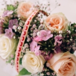 bruidsmeisjes boeket met rozen en gipskruid bruidsmeisjes boeket met rozen en gipskruid