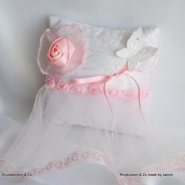 bruidsmeisjes ringkussen roze met tule rokje bruidsmeisjes ringkussen roze met tule rokje
