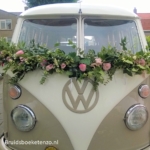 trouwauto VWbusje guirlande/bloemenslinger trouwauto VWbusje guirlande/bloemenslinger